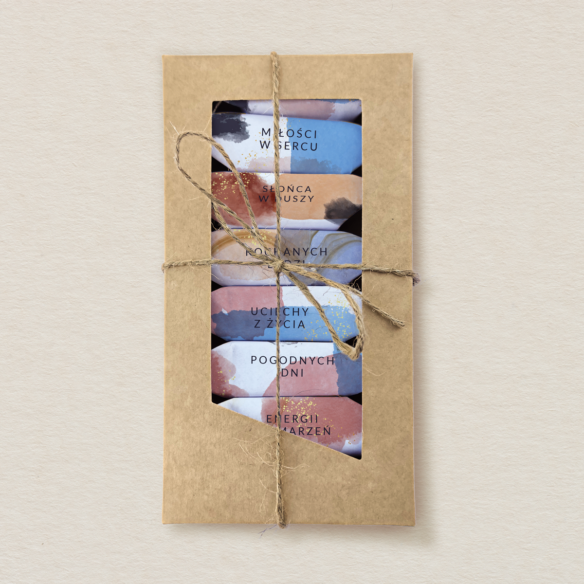 imieniny-krowki-w-ozdobnym-pudelku-wzor-1