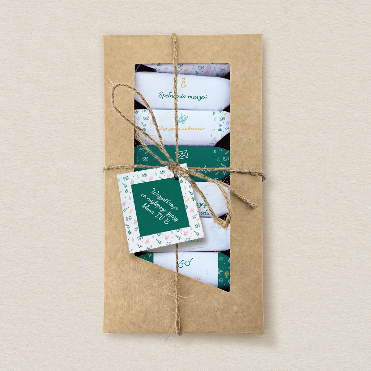 dzien-nauczyciela-krowki-w-ozdobnym-pudelku-z-etykieta-wzor-1