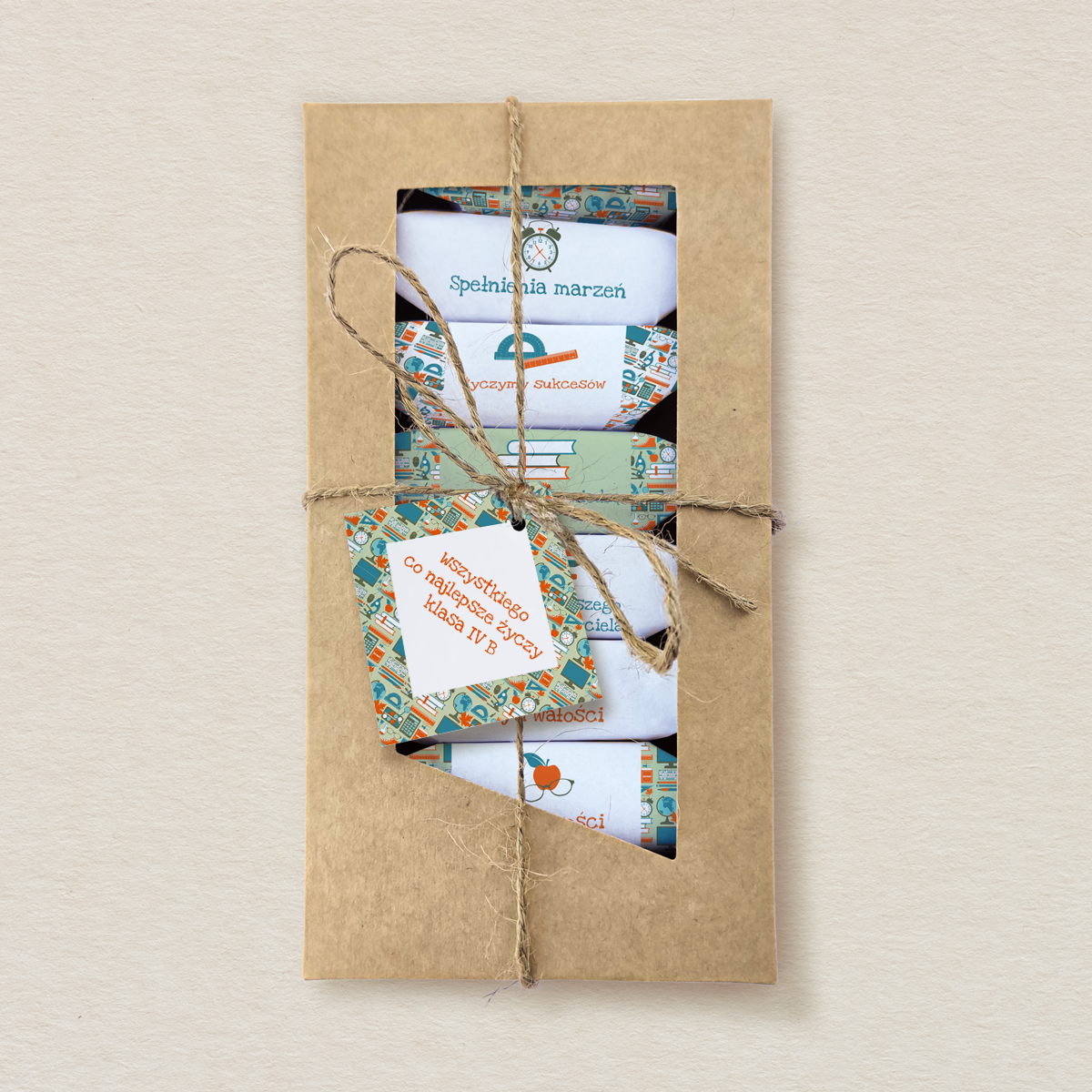 dzien-nauczyciela-krowki-w-ozdobnym-pudelku-z-etykieta-wzor-2