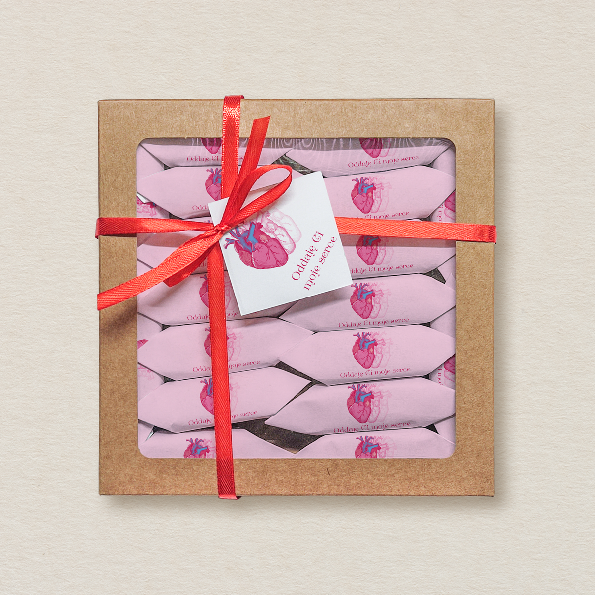 Dzień Kobiet - Krówki w kwadratowym pudełku z etykietą - anatomiczne serce