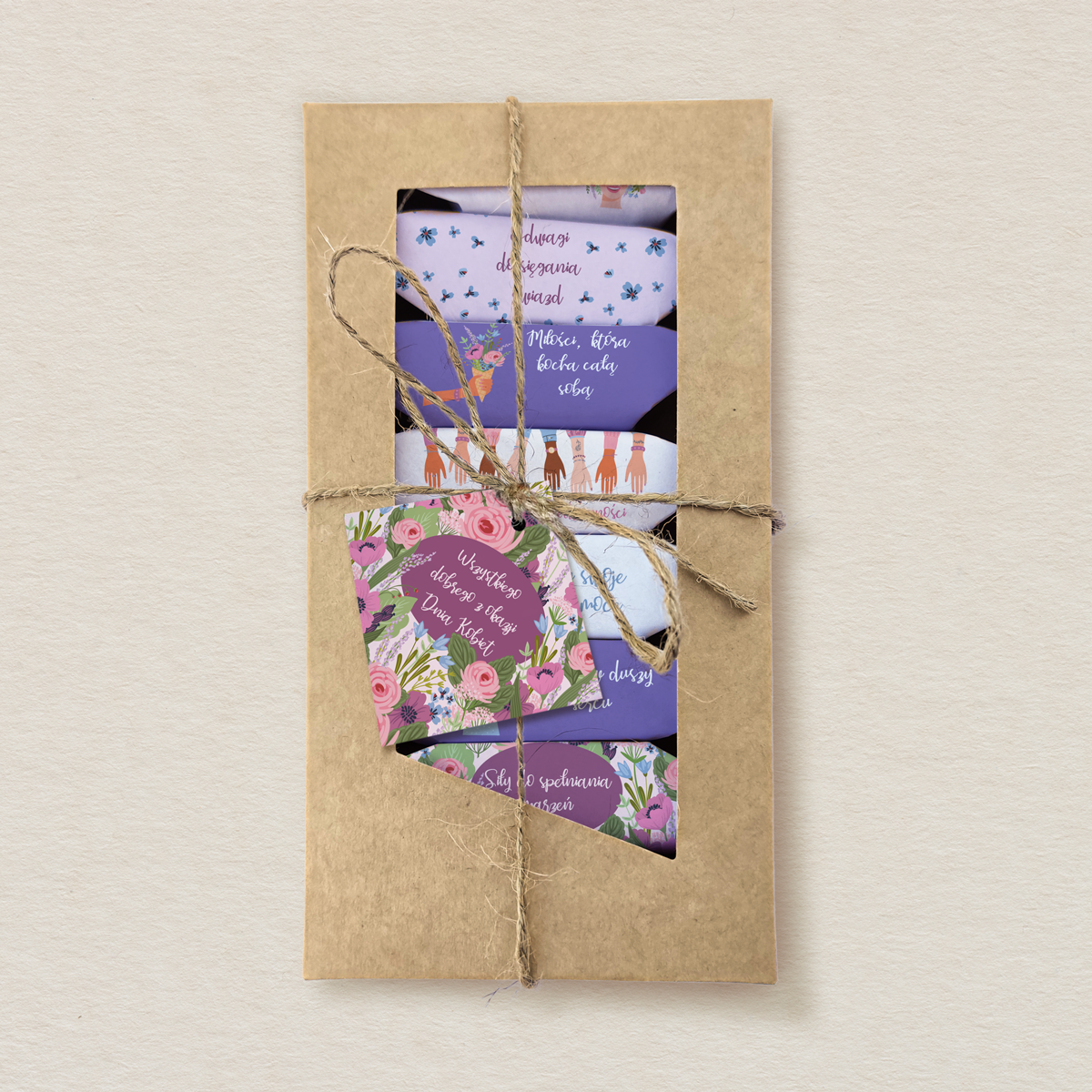 Dzień Kobiet - Krówki w ozdobnym pudełku z etykietą - bukiety