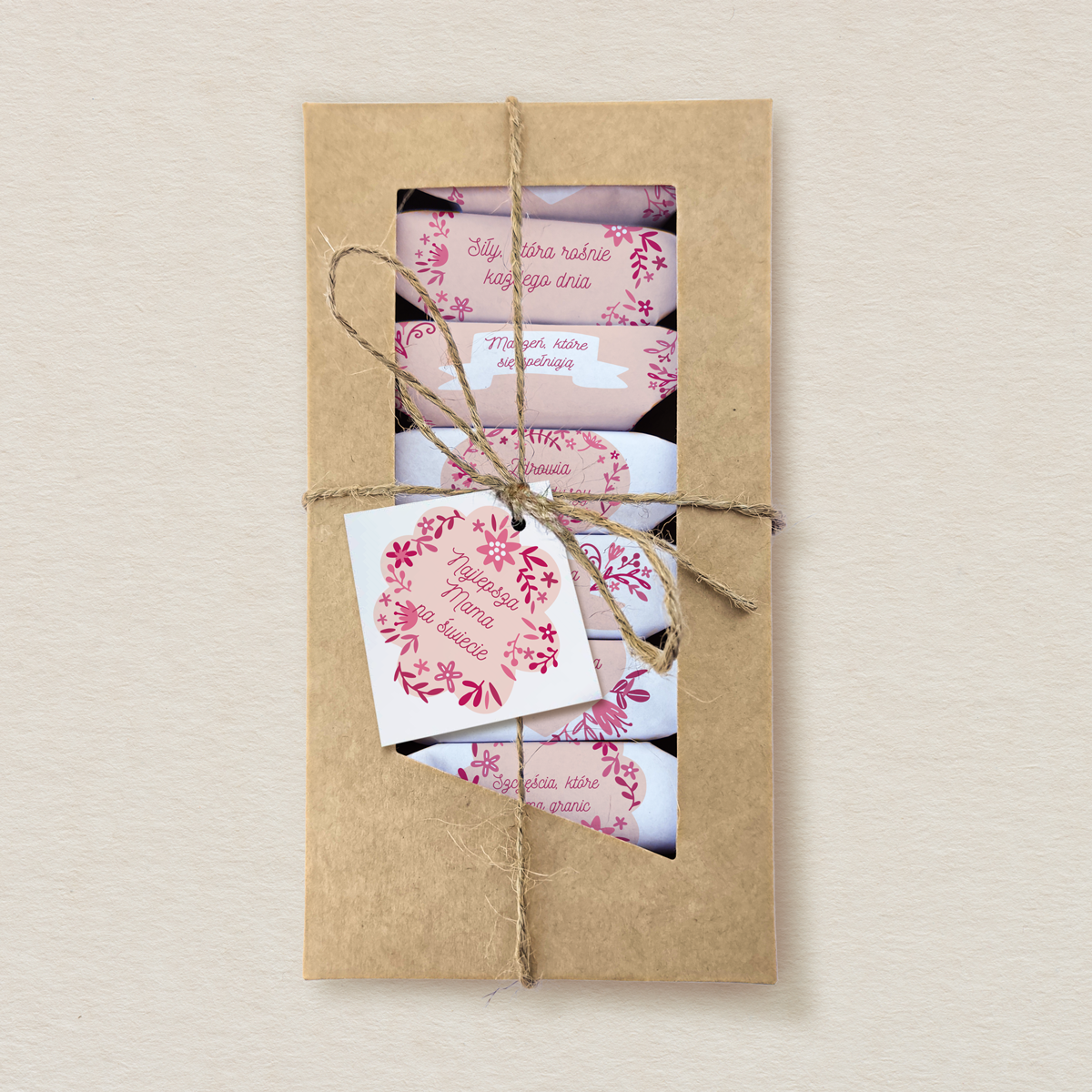 dzien-matki-krowki-w-ozdobnym-pudelku-rozowe-kwiaty