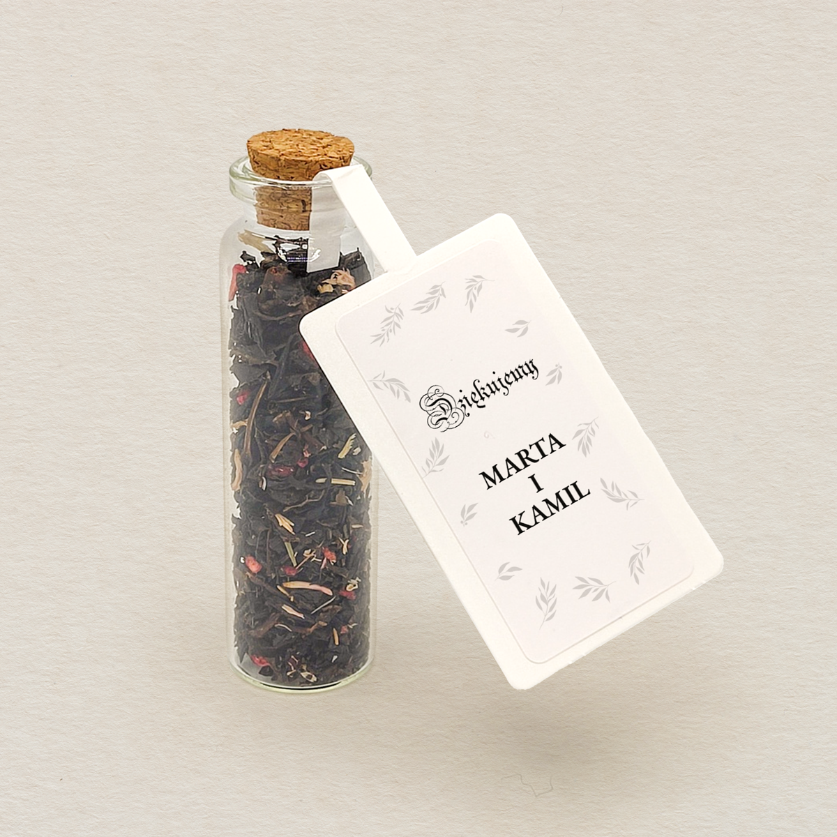 herbatka-podziekowanie-dla-gosci-retro-gazeta