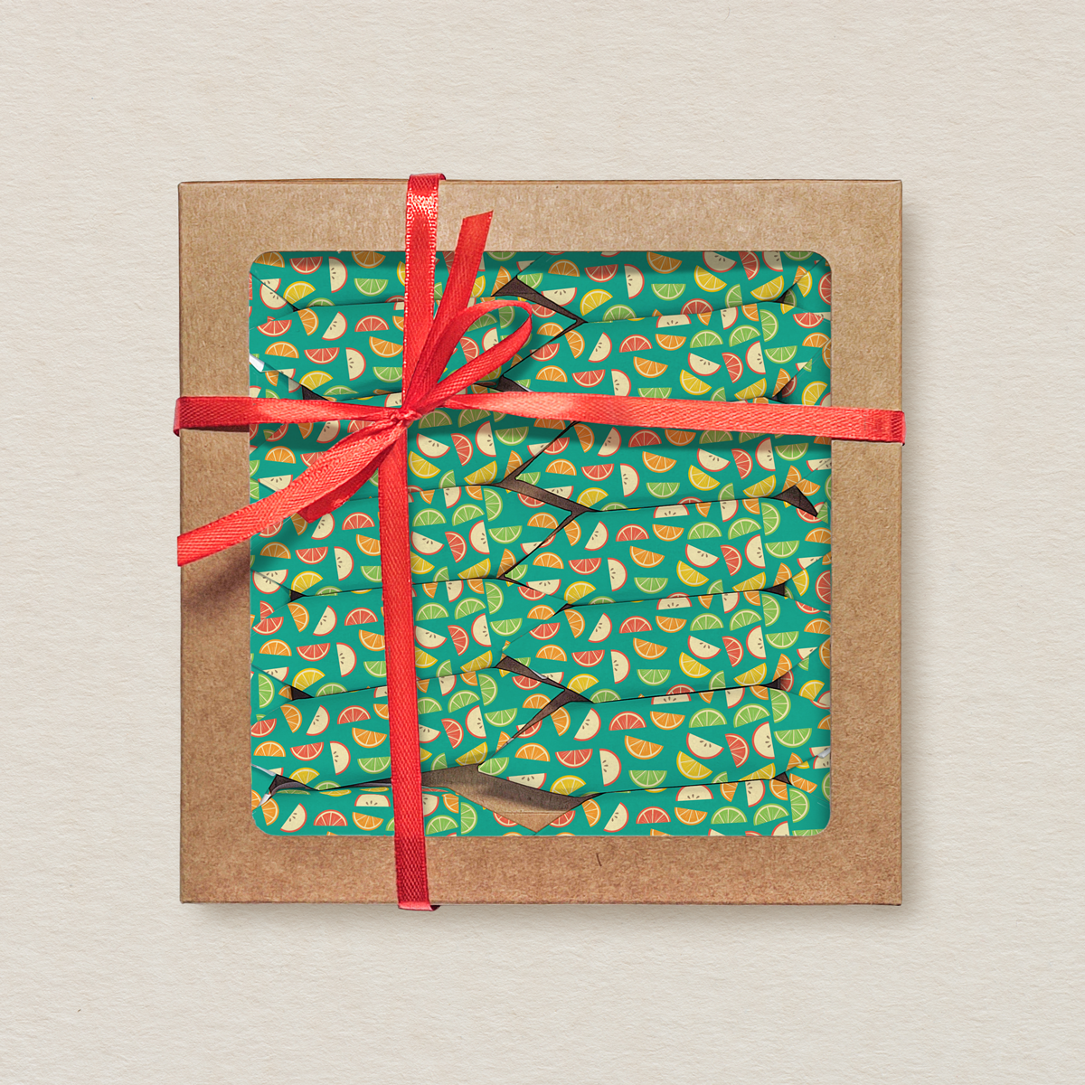 zakonczenie-roku-szkolnego-krowki-w-kwadratowym-pudelku-owocki