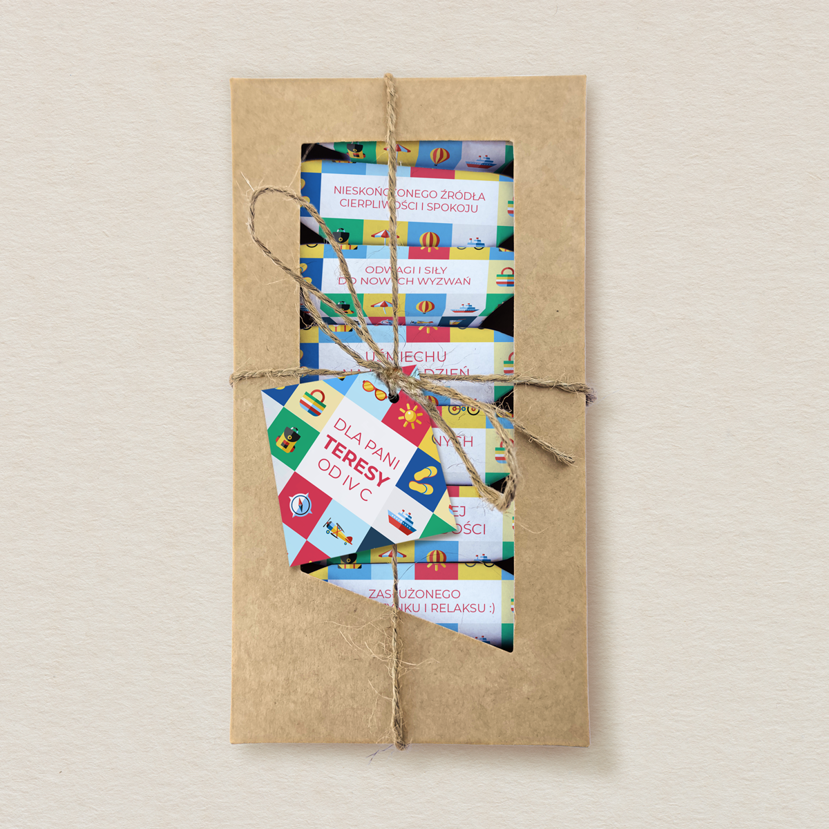 zakonczenie-szkoly-krowki-w-ozdobnym-pudelku-z-etykieta-kolorowe