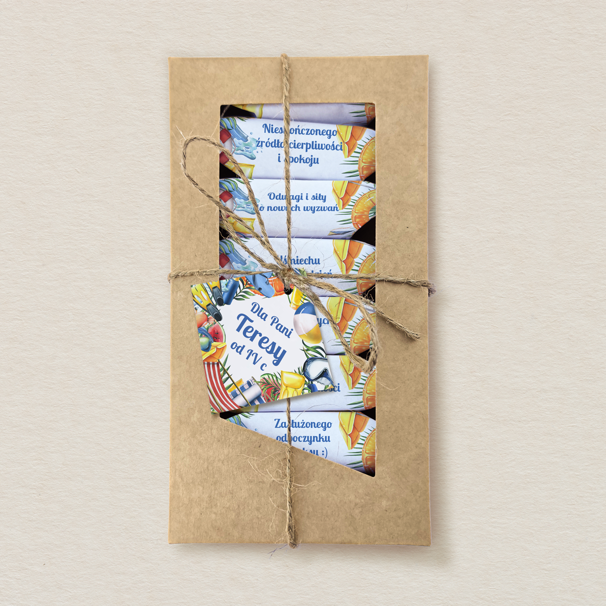 zakonczenie-szkoly-krowki-w-ozdobnym-pudelku-z-etykieta-plaza