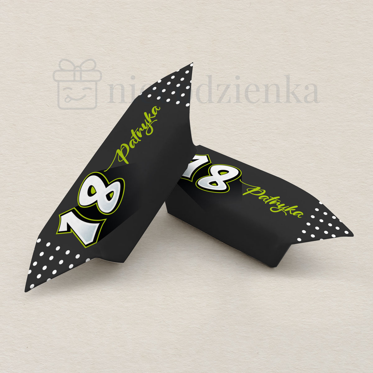 krowki-urodzinowe-18-grafitowe-z-kropkami