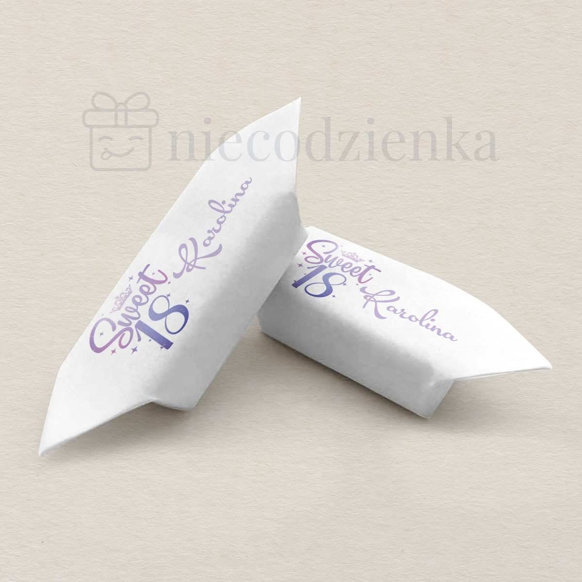 krowki-urodzinowe-18-biale-z-fioletowym-gradientem