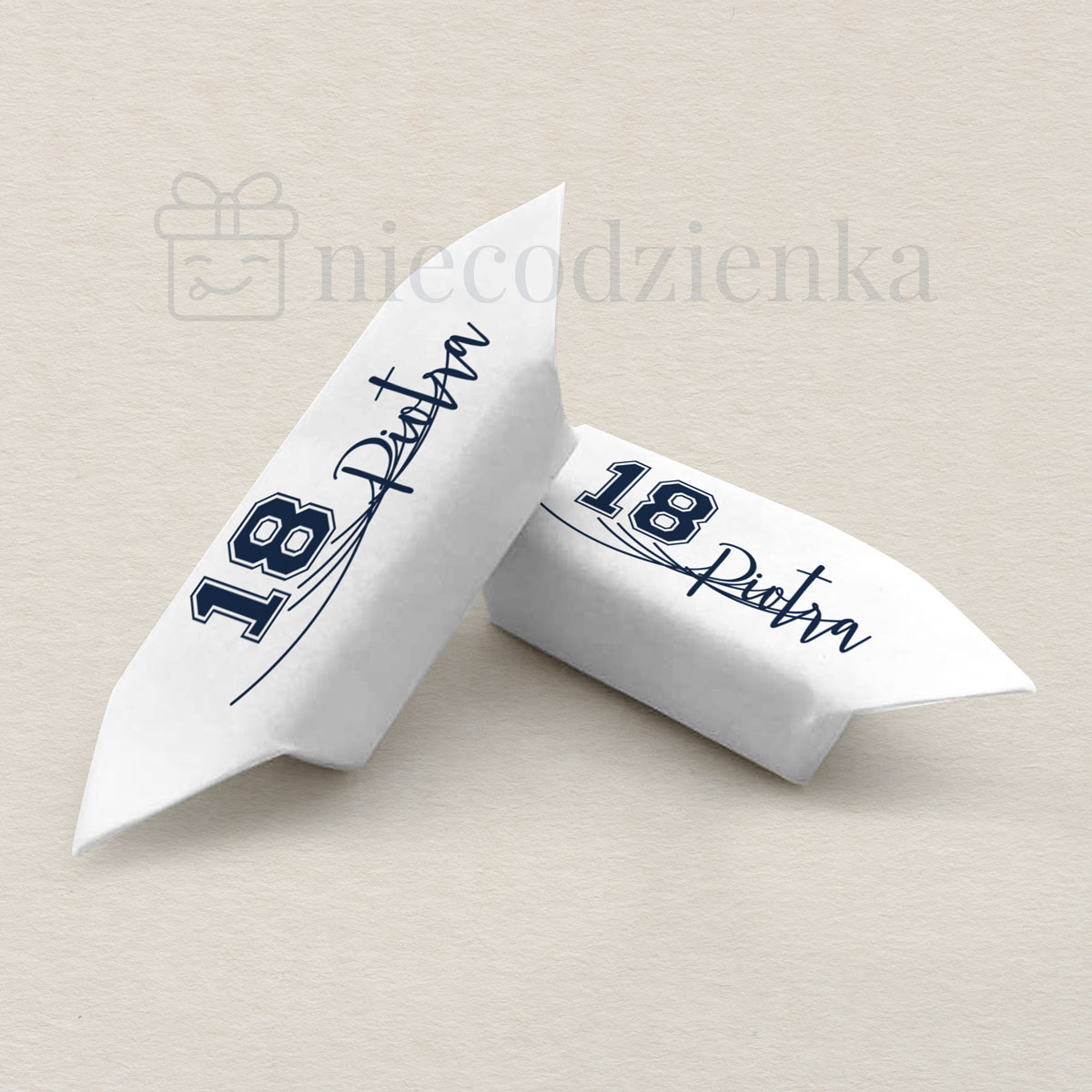 krowki-urodzinowe-18-biale-z-czarnym-akcentem-2