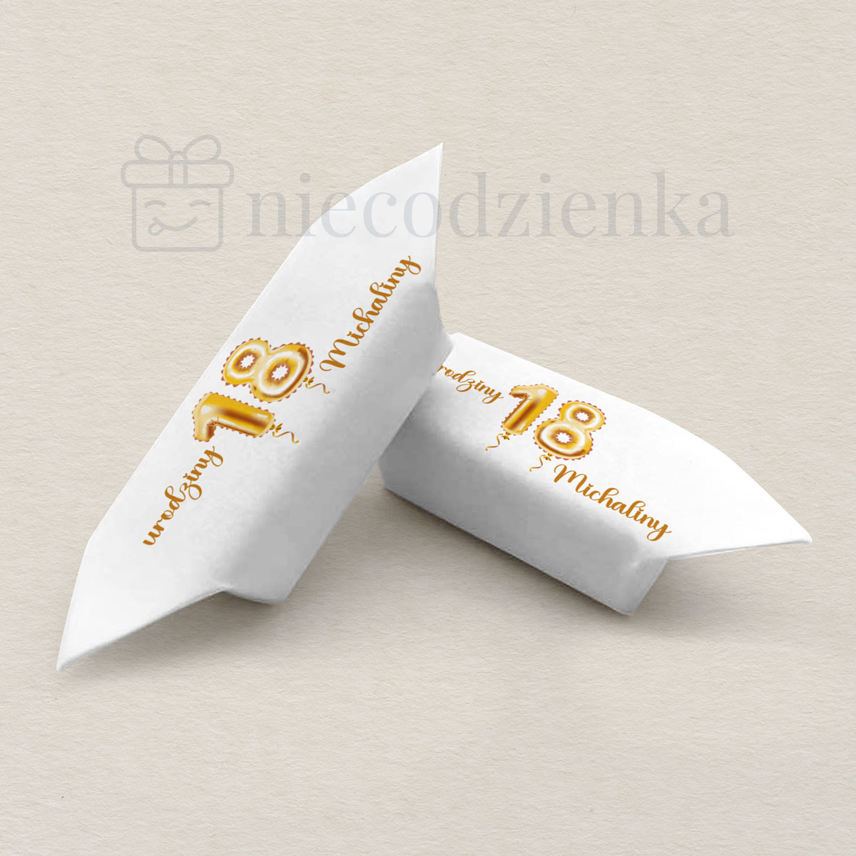 krowki-urodzinowe-18-biale-ze-zlotym-akcentem