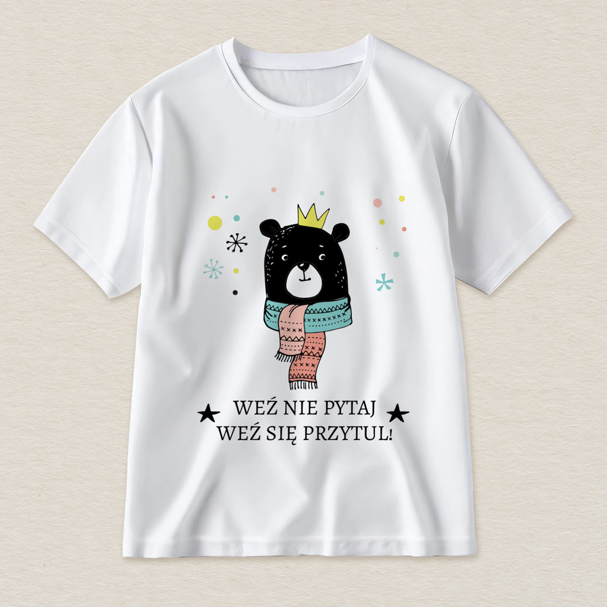swiateczna-koszulka-z-humorem-przytulny-mis-krol-zimy