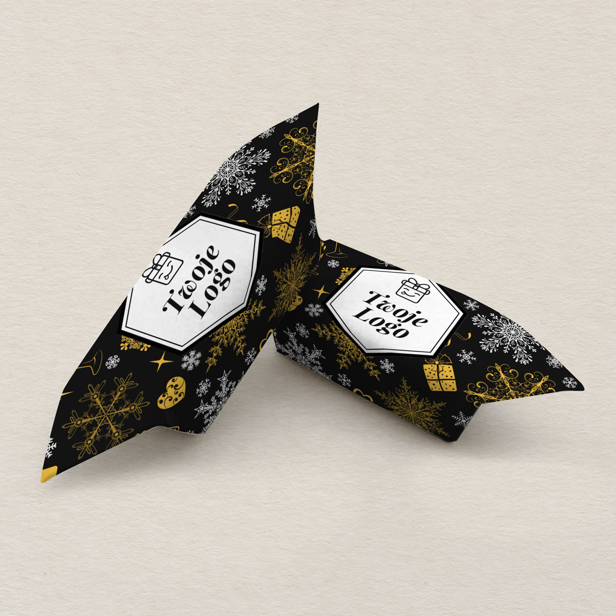 krowki-swiateczne-czarne-ze-zlotymi-sniezynkami