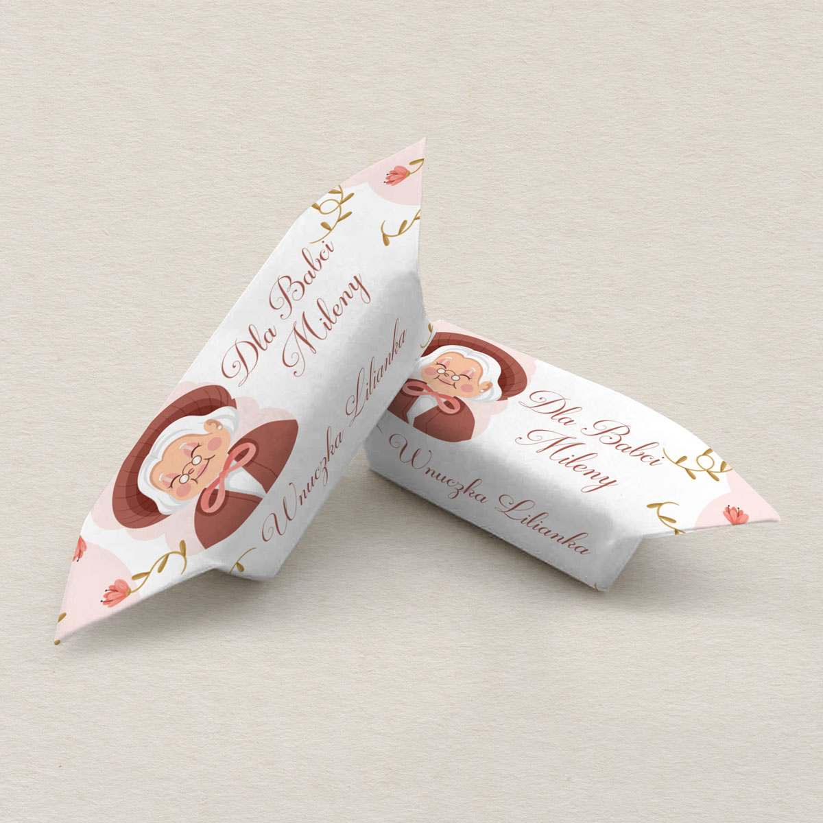 krowki-dzien-babci-klasyczny-wzor-kwiatowy