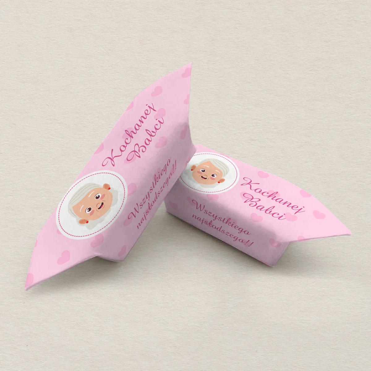 krowki-dzien-babci-slodki-rozowy-wzor-z-sercami