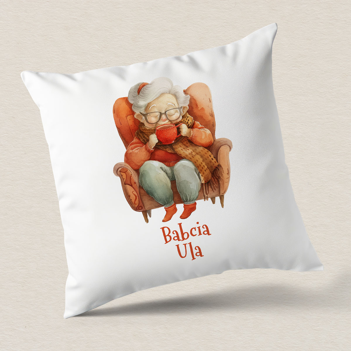 poduszka-na-dzien-babci-z-nadrukiem-w-fotelu