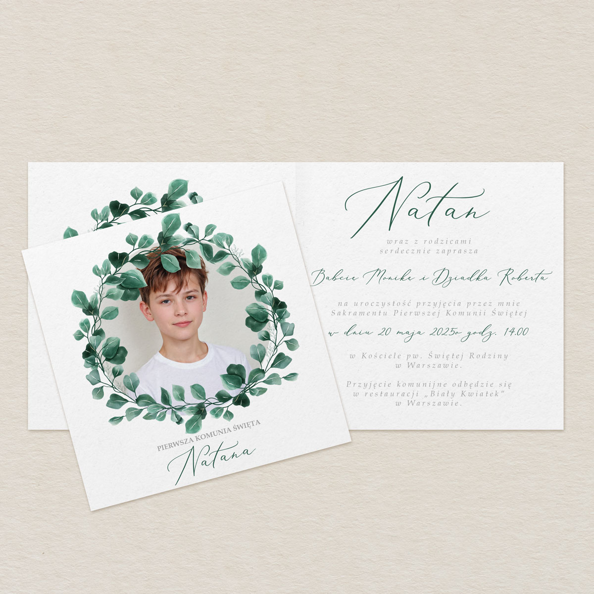 zaproszenie-na-komunie-ze-zdjeciem-zielony-wianek-eukaliptus