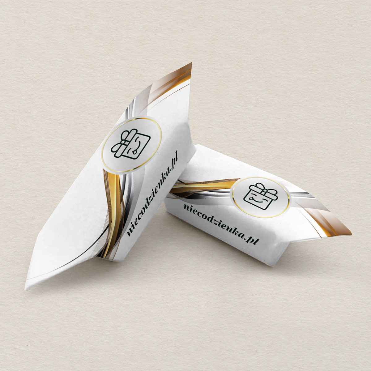 krowki-firmowe-z-logo-zlota-linia-elegance