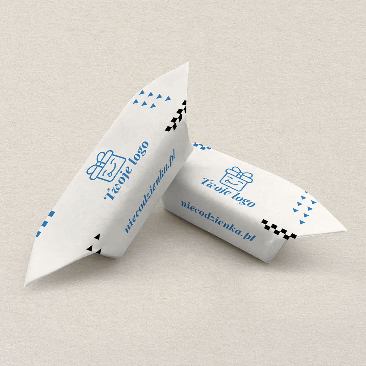 krowki-firmowe-z-logo-minimalistyczne-strzalki