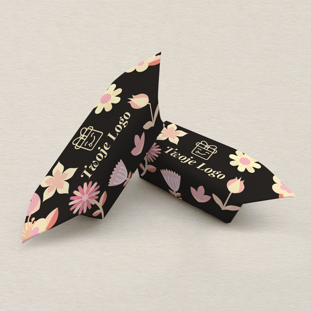 krowki-na-dzien-kobiet-kwiaty-na-czerni