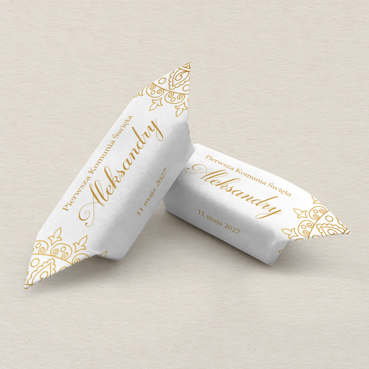 krowki-na-i-komunie-swieta-zloty-ornament